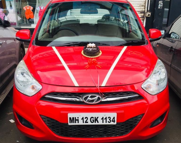 Sanket Kanzarkar gets a Sporty Red Hyundai i10 at AutoGenius
